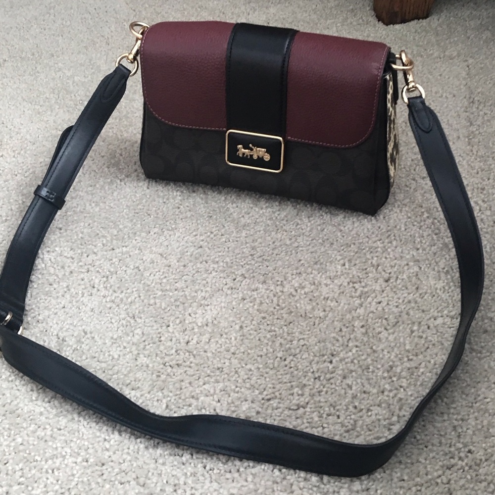 COACH - Elegant Burgundy and Black Women's Bag